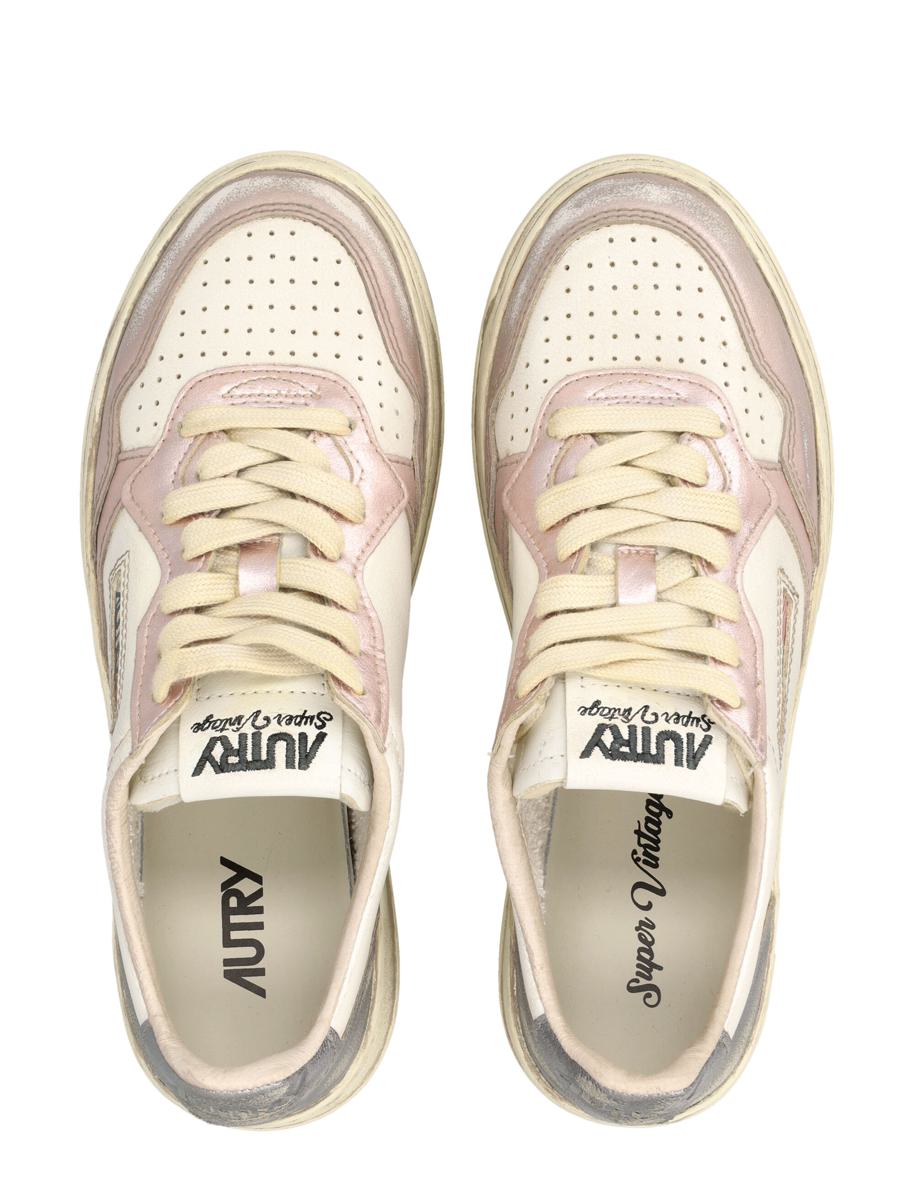 Autry Medalist Low Super Vintage Woman'S Sneakers In White And Rose