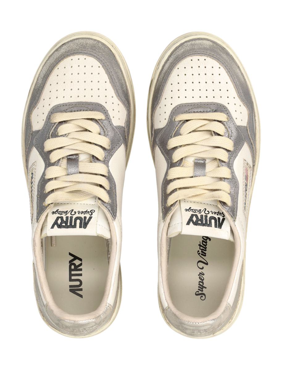 Autry Medalist Low Super Vintage Woman'S Sneakers In White, Old Silver, And Platinum