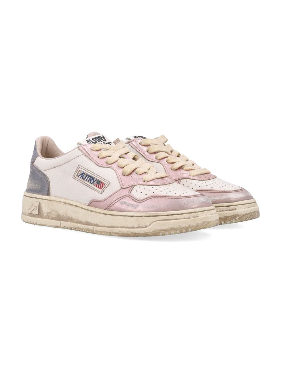 Autry Medalist Low Super Vintage Woman'S Sneakers In White And Rose