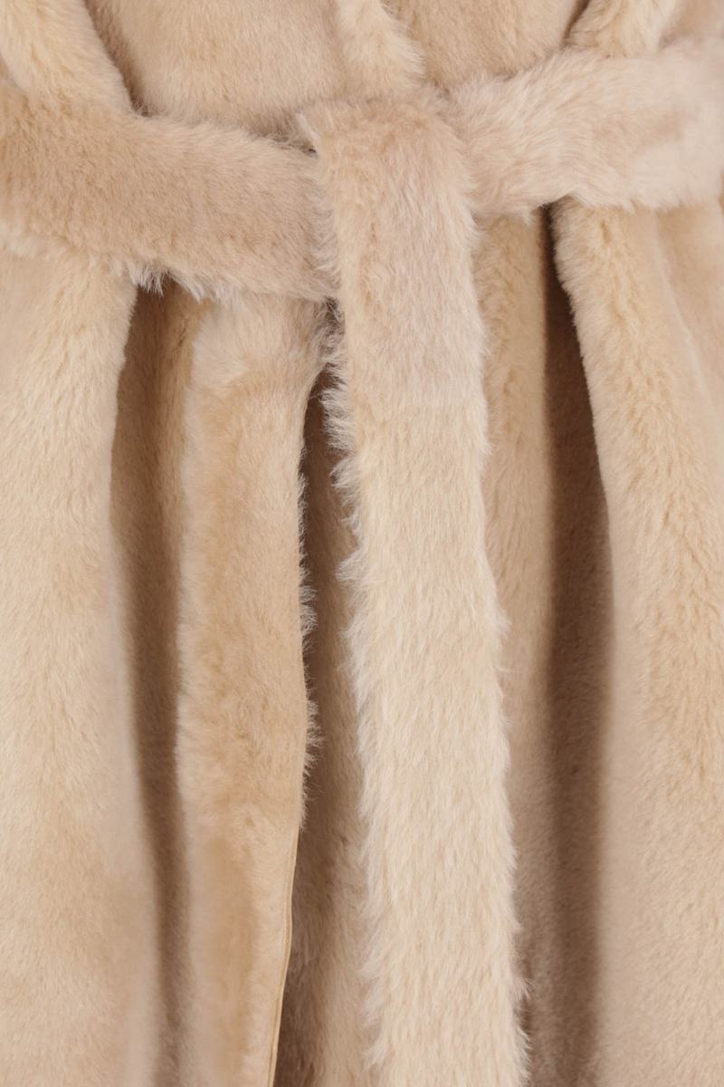 Arma Coats